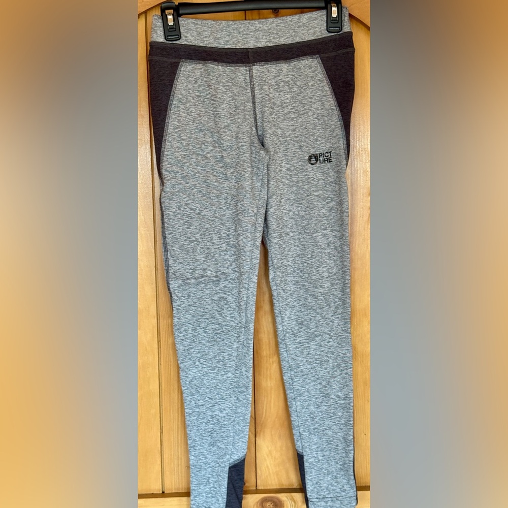 Gray Leggings with Elastic Waistband and Soft Texture